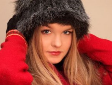 mulher vestindo roupas de inverno