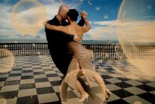 casal dançando tango