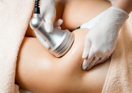 pessoa recebendo o tratamento antiflacidez do Buddha Spa