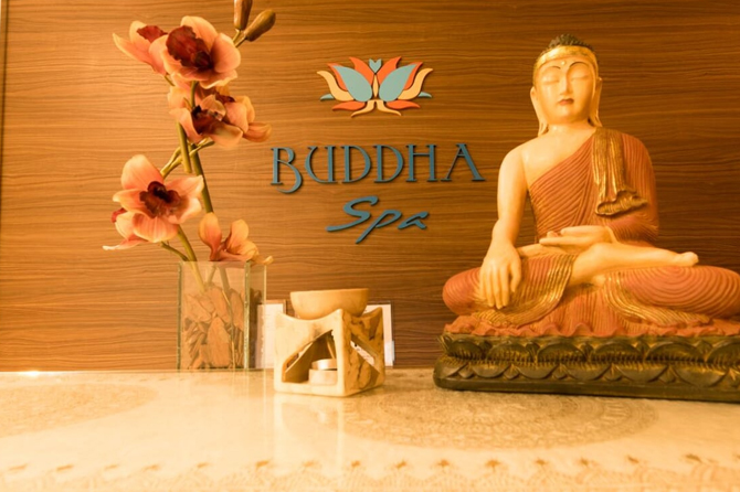 Destaque unidade Barra Città America. Estátua do Buddha sentado