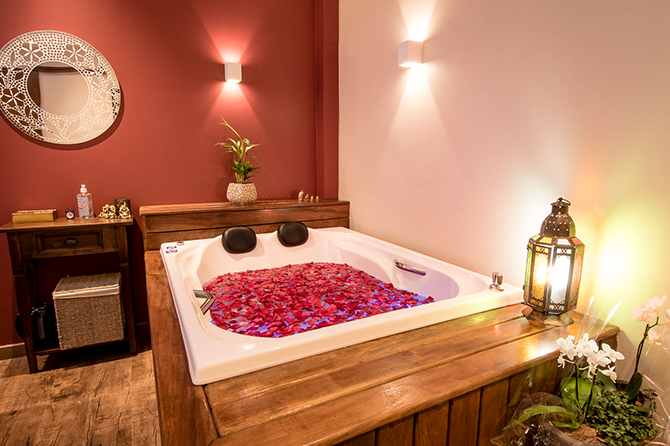 Detalhe banheira de relaxamento unidade Buddha Spa Aclimação