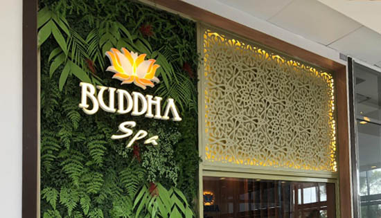 Fachada da unidade Buddha Spa Vogue Square com jardim vertical